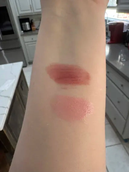 Royal Sting: Bee Venom Lip Gloss & Volumizing Plumper